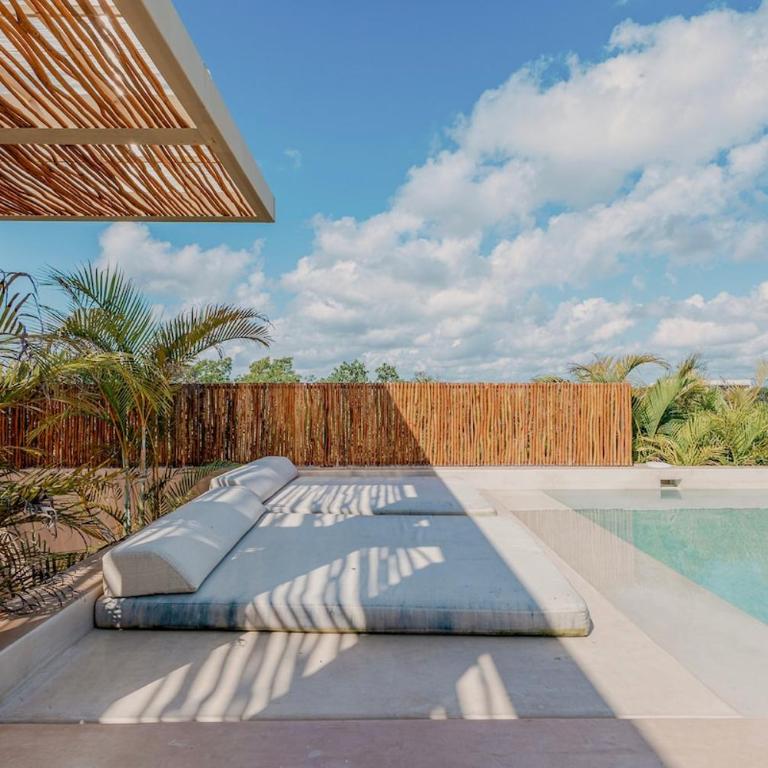 Luxury Retreat with Private Pool and Premium Amenities Close to the Beach - Apartment - 33