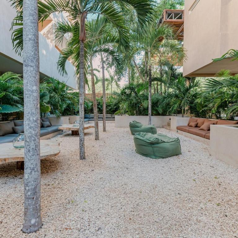 Luxury Retreat with Private Pool and Premium Amenities Close to the Beach - Apartment - 37