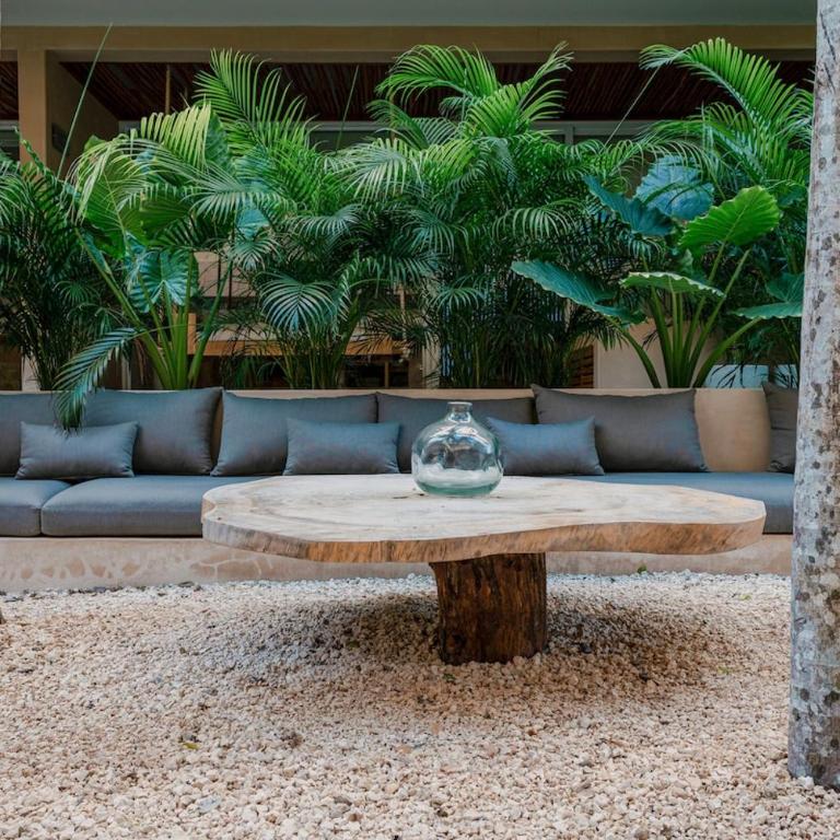 Luxury Retreat with Private Pool and Premium Amenities Close to the Beach - Apartment - 38