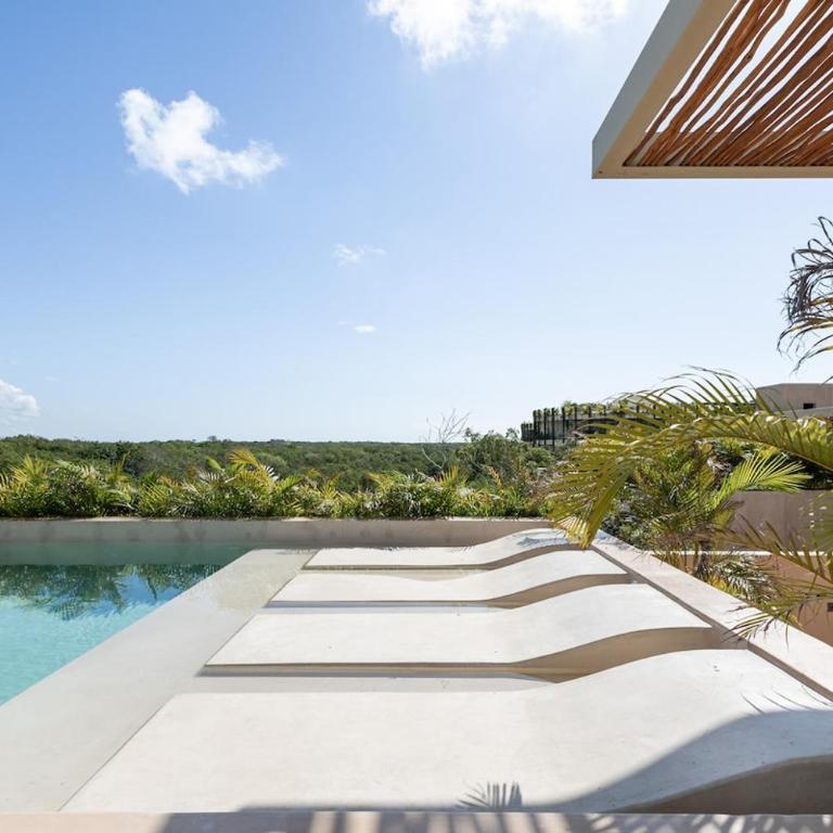Luxury Retreat with Private Pool and Premium Amenities Close to the Beach - Apartment - 35