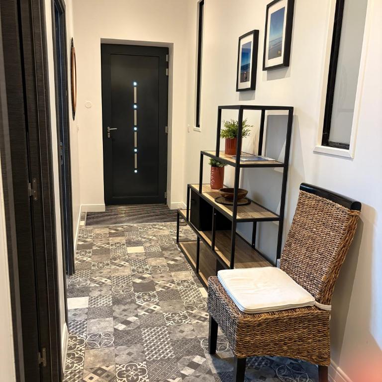 Chambre tout confort avec commodités espace repas wifi parking - Appartement 1 Chambre - 28