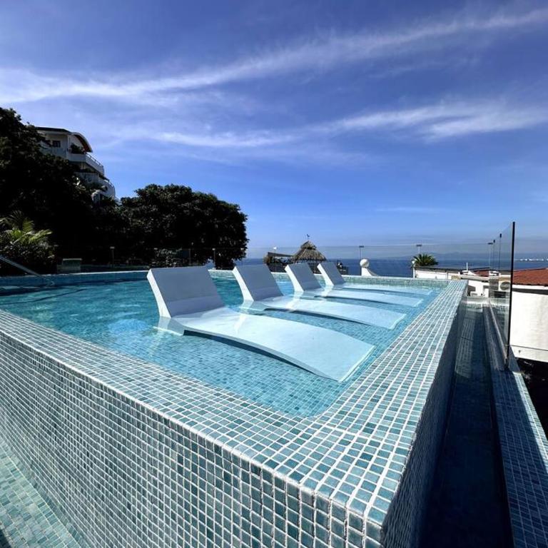 Luxury Condo with Breathtaking Views - Apartment - 6