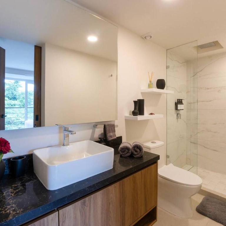 Luxury Condo with Breathtaking Views - Apartment - 20