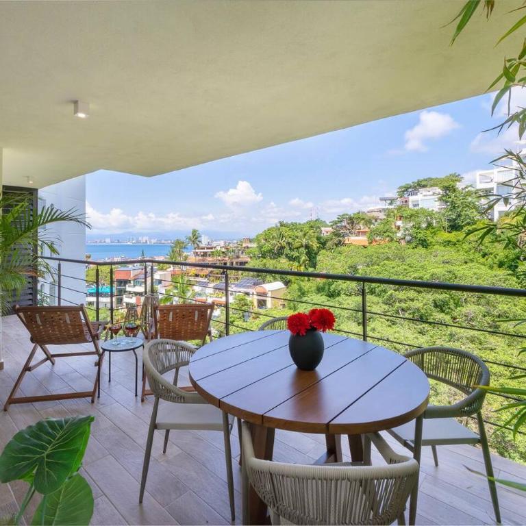 Luxury Condo with Breathtaking Views - Apartment - 10