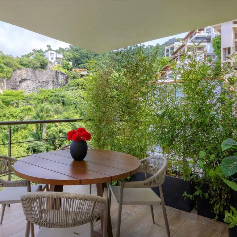 Luxury Condo with Breathtaking Views - Apartment - 11