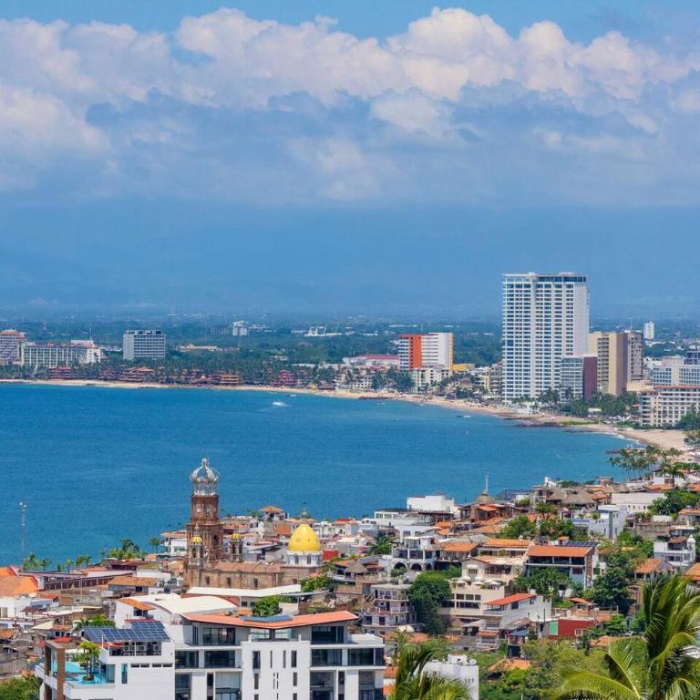 Luxury Condo with Breathtaking Views - Apartment - 24