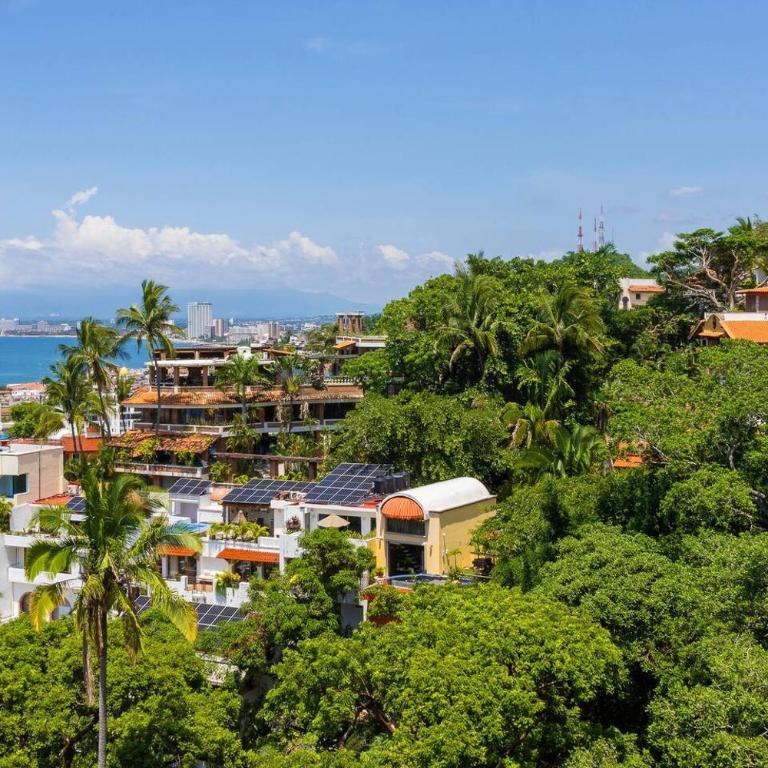 Luxury Condo with Breathtaking Views - Apartment - 25