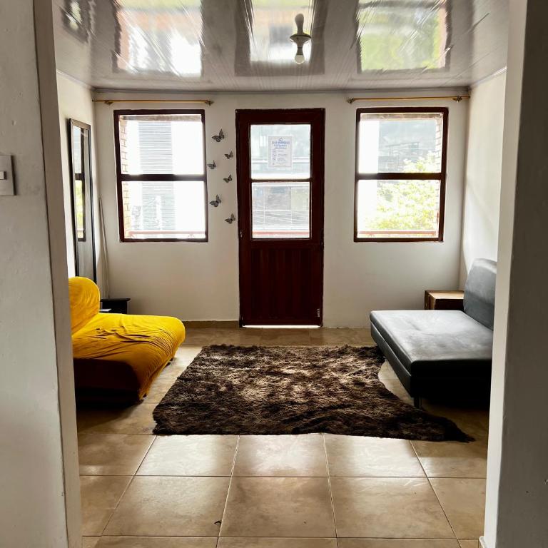 Hospedaje sede uniminuto - Habitación Doble - 2 camas - 4