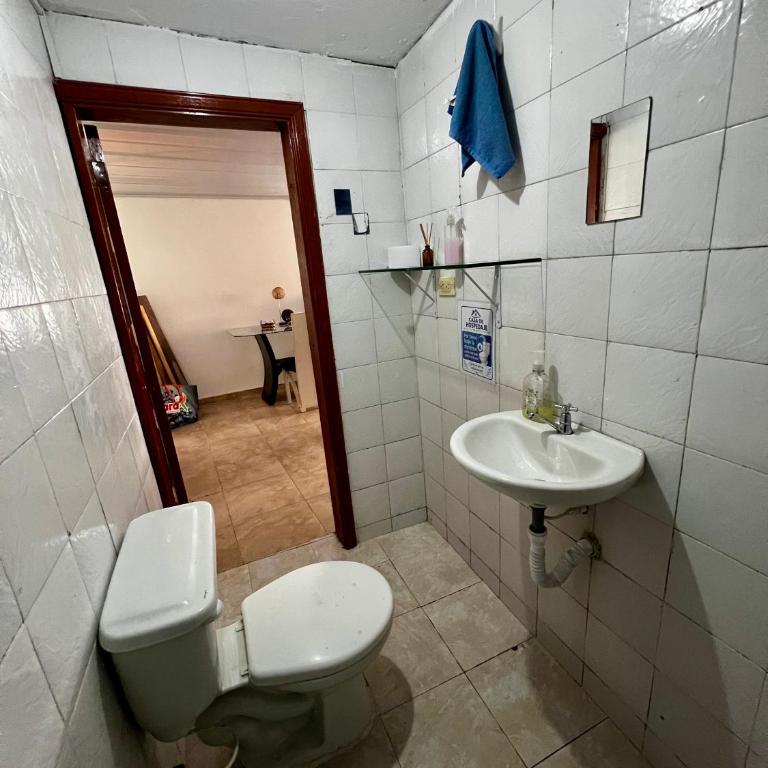 Hospedaje sede uniminuto - Habitación Doble - 2 camas - 9