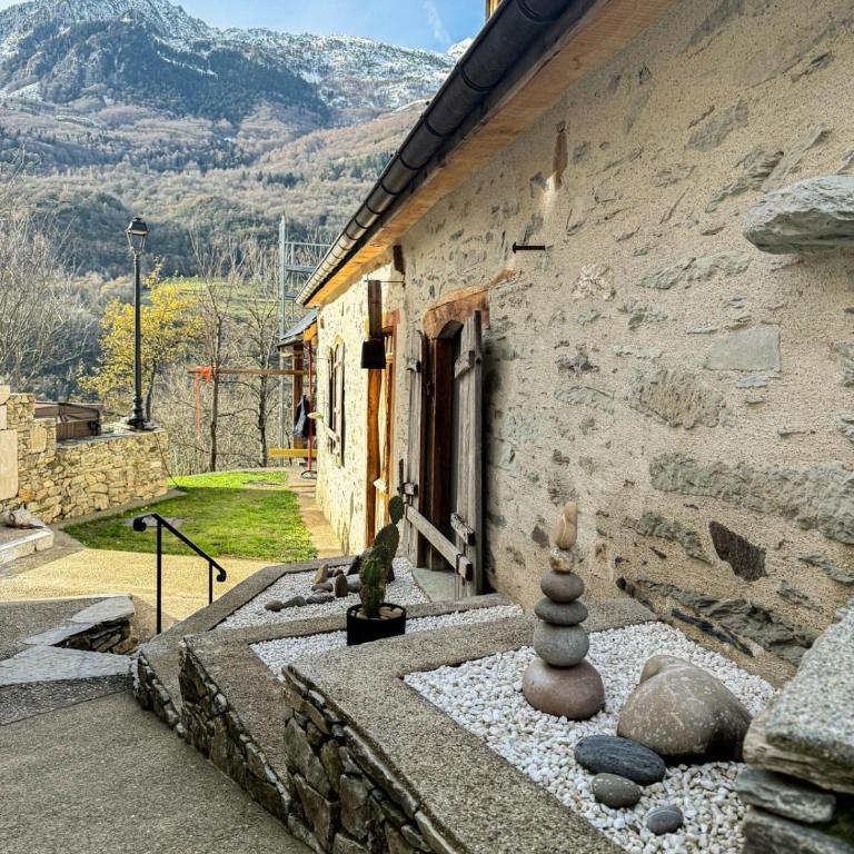 L'épidote 5 étoiles 4 personnes, cocon haute de gamme en pleine nature, jacuzzi - Maison 2 Chambres - 50