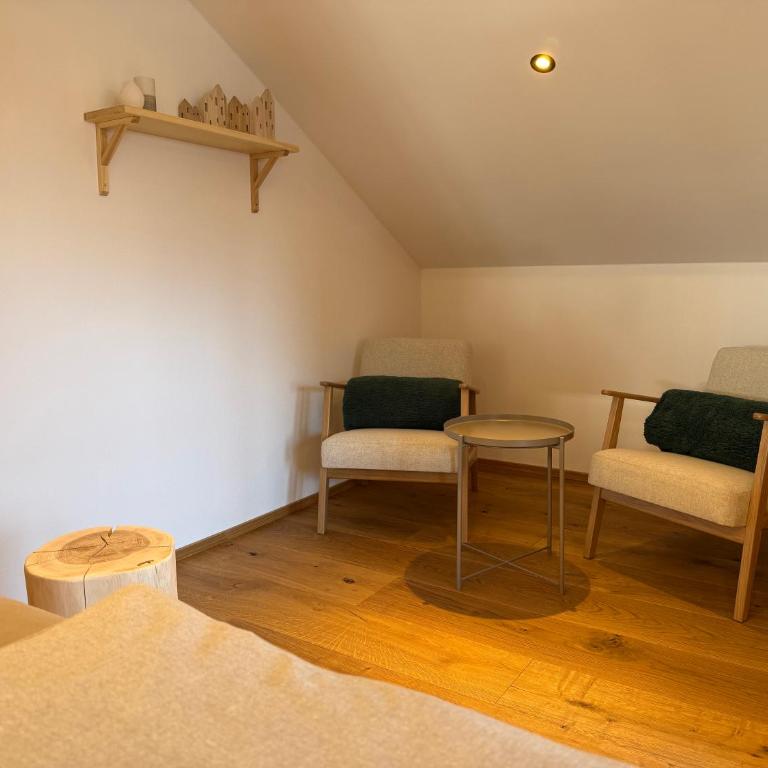DAS BISCHOF - 5 exklusive Ferienwohnungen und 1 Doppelzimmer - 4x mit privater Zirben Sauna - Semmelservice & Hindelang PLUS - Studio-Apartment mit Balkon - 20