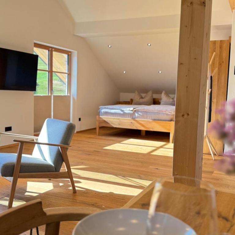 DAS BISCHOF - 5 exklusive Ferienwohnungen und 1 Doppelzimmer - 4x mit privater Zirben Sauna - Semmelservice & Hindelang PLUS - Studio mit Bergblick - 20