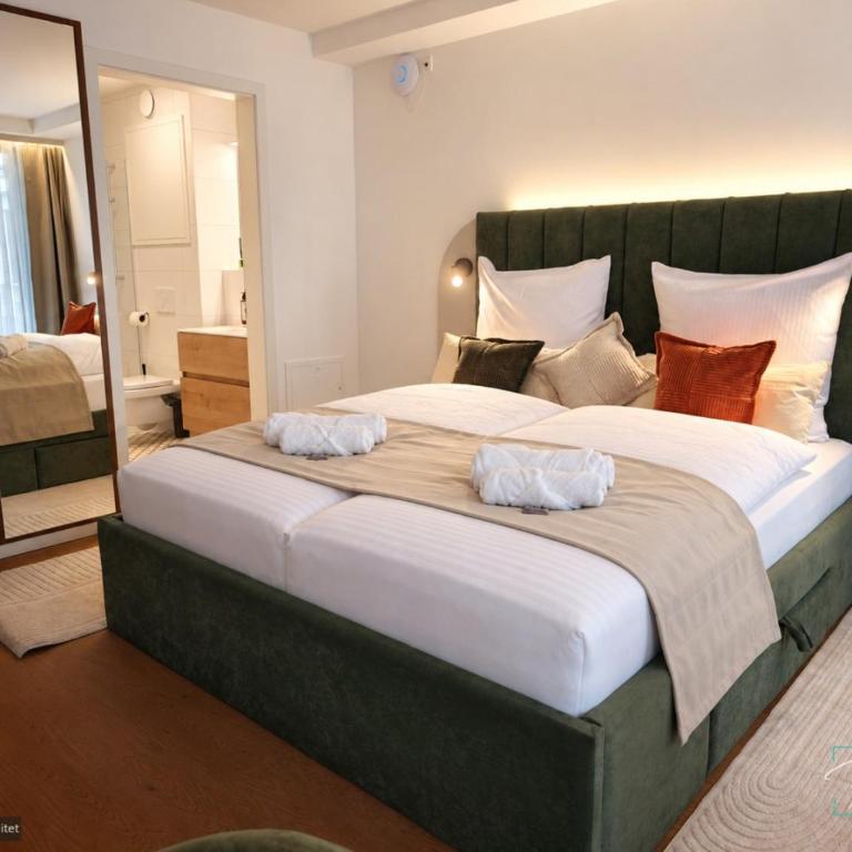 Homely Stay - Modern TownHouse - Deluxe Apartment mit Balkon und 2 Schlafzimmern - 3