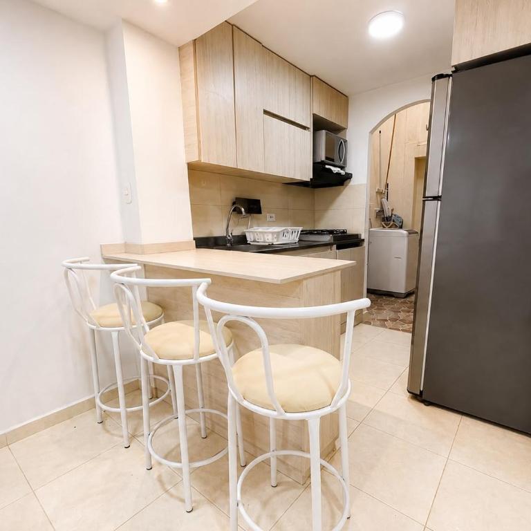Casa amplia para 10 huéspedes, ideal para familias - Five-Bedroom House - 10