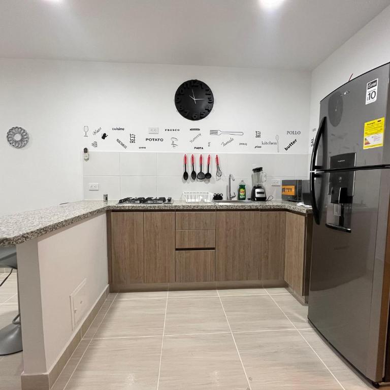 Tu Refugio con Estilo Piscina, Balcón y Parking - One-Bedroom Apartment - 2