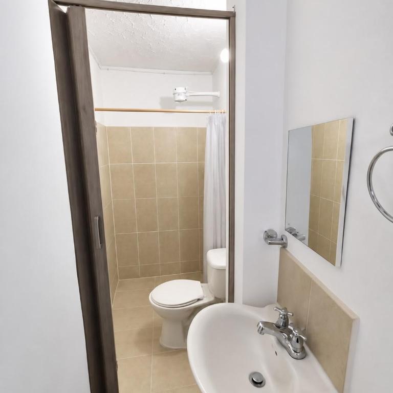 Acogedor Apartamento en Belén, 2 habitaciones APTO 202 - Two-Bedroom Apartment - 6