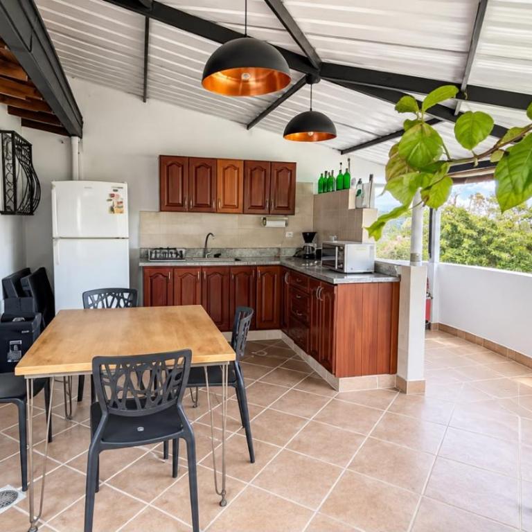 Terraza privada y asador en Belén Rosales APTO 300 - Apartamento de 3 dormitorios - 2