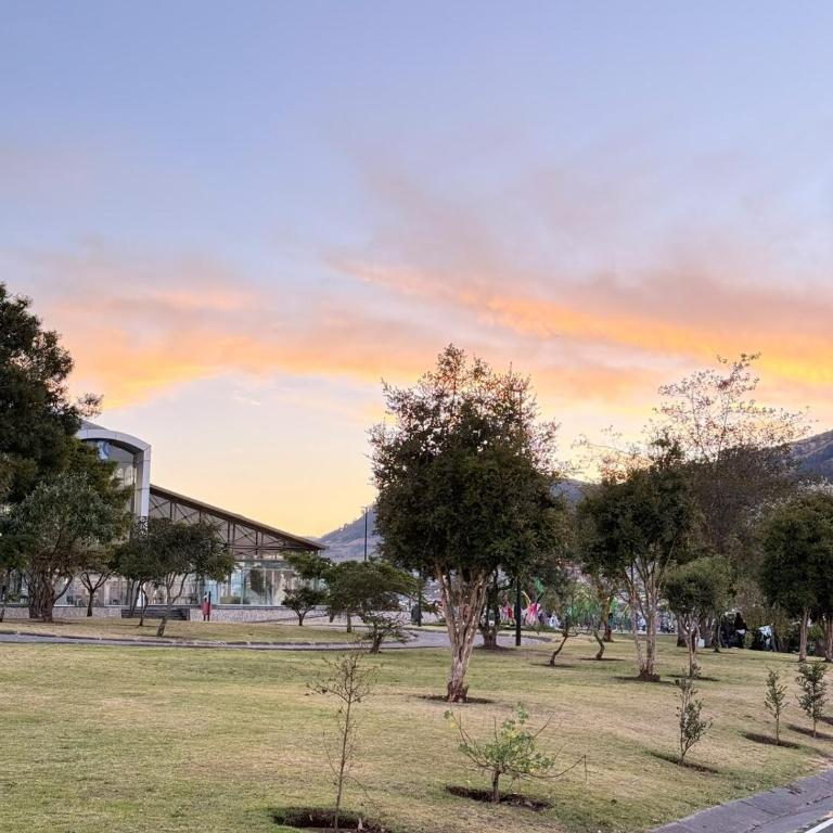 Apartamento junto al parque Itchimbia, vista hermosa - Two-Bedroom Apartment - 3