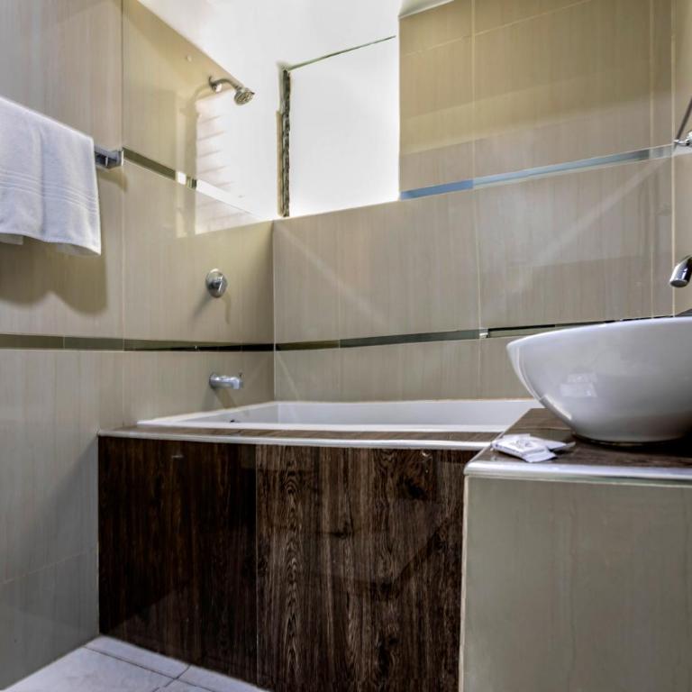 Hidden Garden - Habitación Doble con baño privado - 2 camas - 6