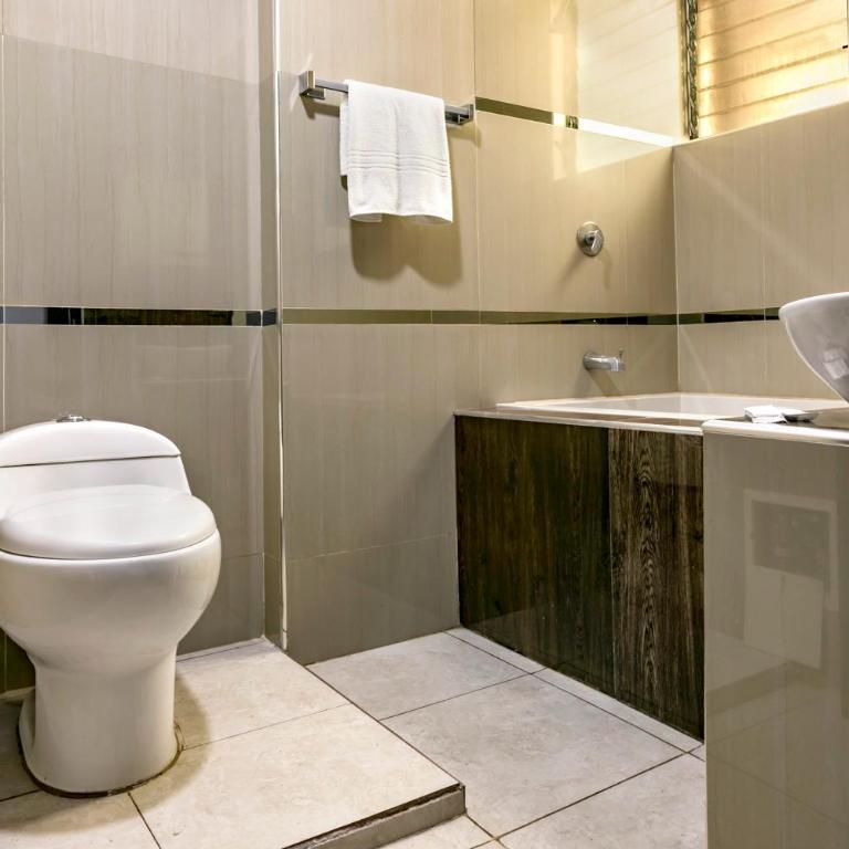 Hidden Garden - Habitación Doble con baño privado - 2 camas - 2