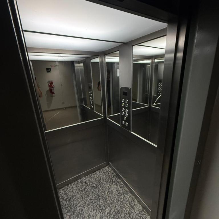 Departamento 1 Dorm Con Cochera Cerca Aeropuerto - One-Bedroom Apartment with Balcony - 7