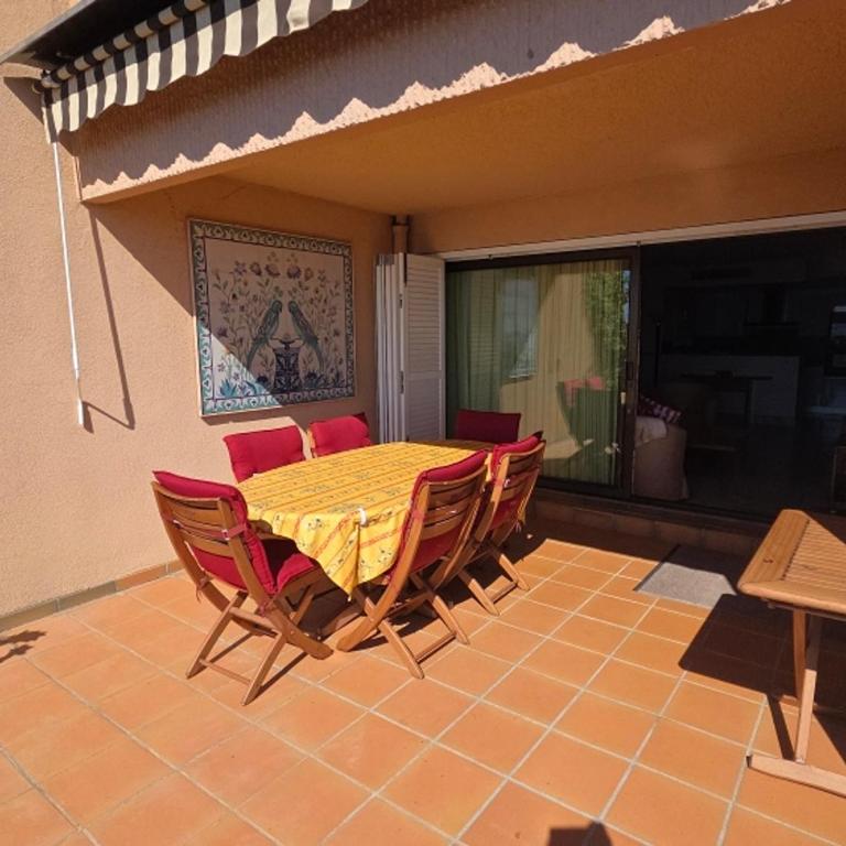 Appartement 3 pièces climatisé, piscine, accès plage, vue Golfe de St Tropez - Two-Bedroom Apartment - 23