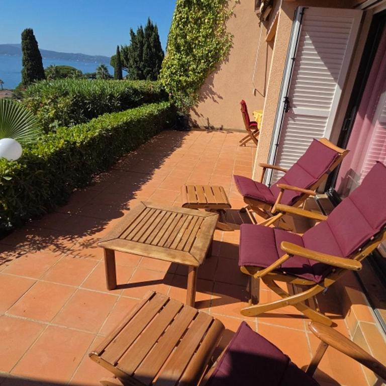 Appartement 3 pièces climatisé, piscine, accès plage, vue Golfe de St Tropez - Two-Bedroom Apartment - 27