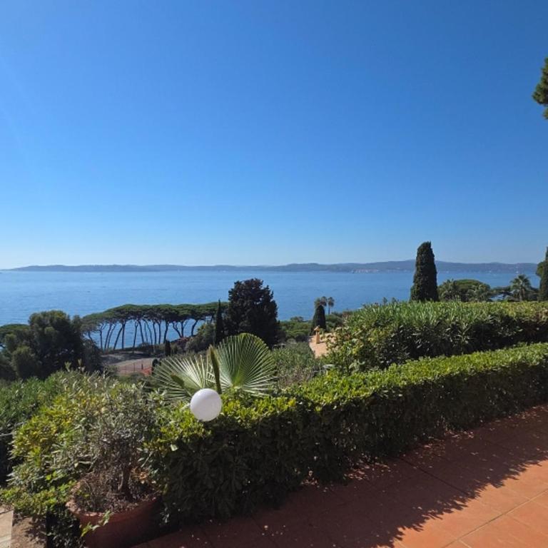 Appartement 3 pièces climatisé, piscine, accès plage, vue Golfe de St Tropez - Two-Bedroom Apartment - 28