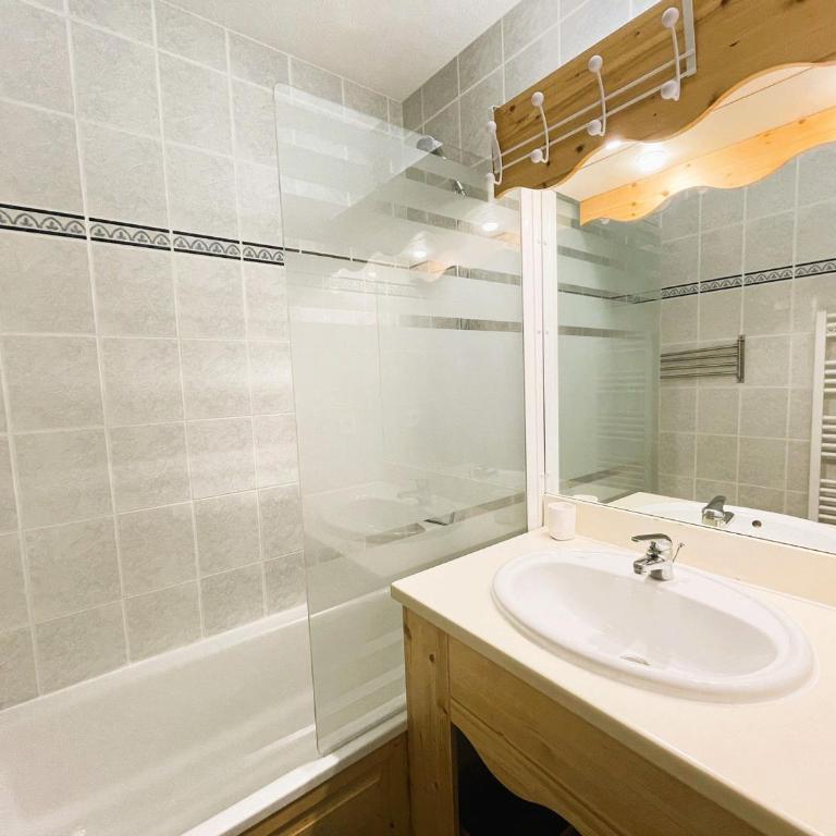 Appartement avec wifi, vue montagne - 7 pers. - FR-1-265-386 - Appartement - 12
