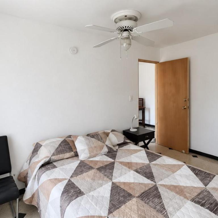 Casa Clásica con balcón, Centro Medellín, Casa Villa - Apartamento de 3 dormitorios - 21