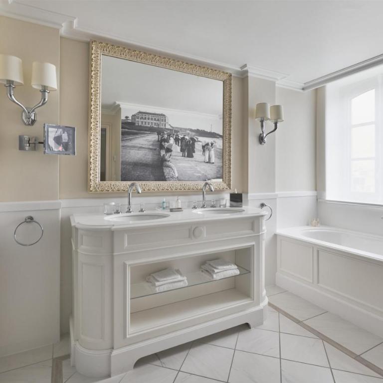 Hôtel du Palais Biarritz, in The Unbound Collection by Hyatt - Suite 2 Chambres Impériale - 6
