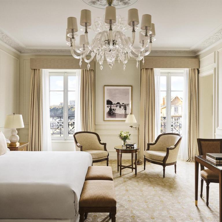 Hôtel du Palais Biarritz, in The Unbound Collection by Hyatt - Suite Junior avec Vue sur la Plage - 3