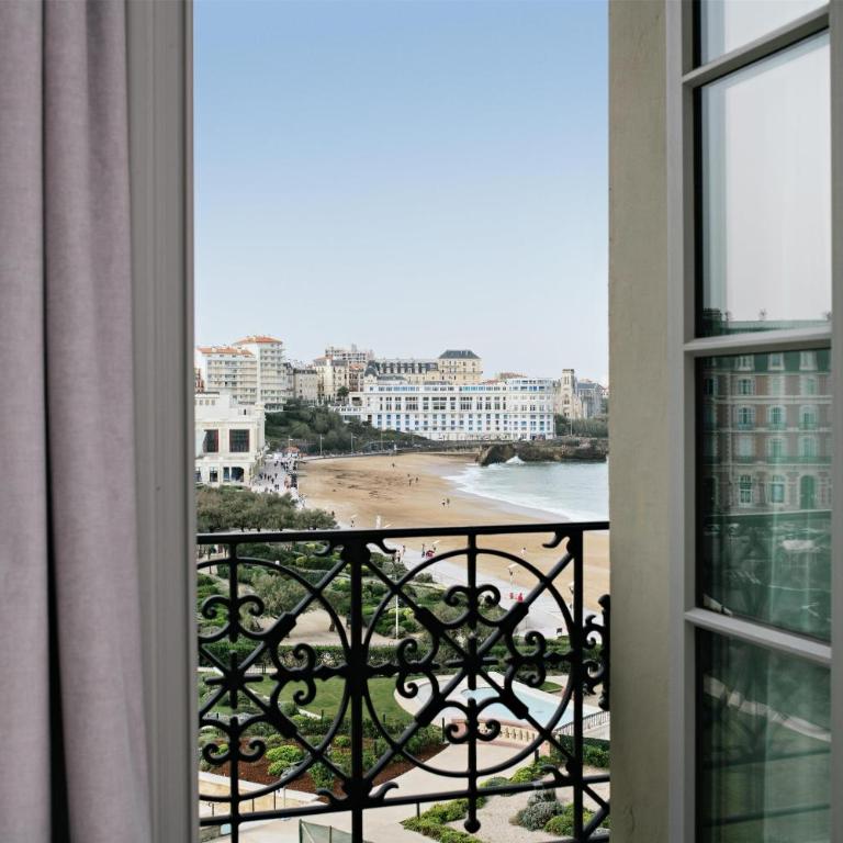 Hôtel du Palais Biarritz, in The Unbound Collection by Hyatt - Chambre Lit King-Size avec Vue sur la Plage - 2