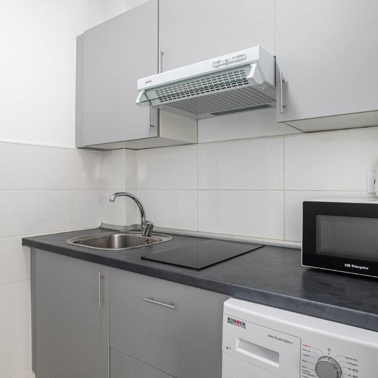 Moderno y Centrico a 5 min de la Playa - Two-Bedroom Apartment - 13