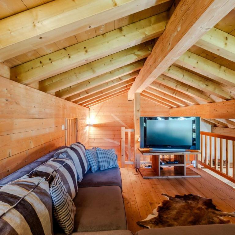 CHALET LES MYRTILLES - LE CHINAILLON - SECTEUR OUTALAYS - 10 personnes - Maison 4 Chambres - 8