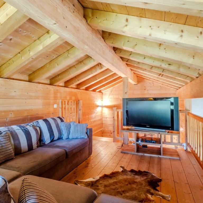 CHALET LES MYRTILLES - LE CHINAILLON - SECTEUR OUTALAYS - 10 personnes - Maison 4 Chambres - 9