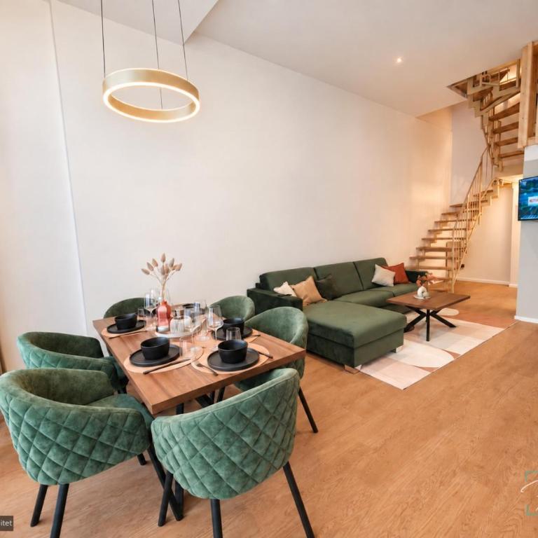 Homely Stay - Modern TownHouse - Deluxe Apartment mit Balkon und 2 Schlafzimmern - 4