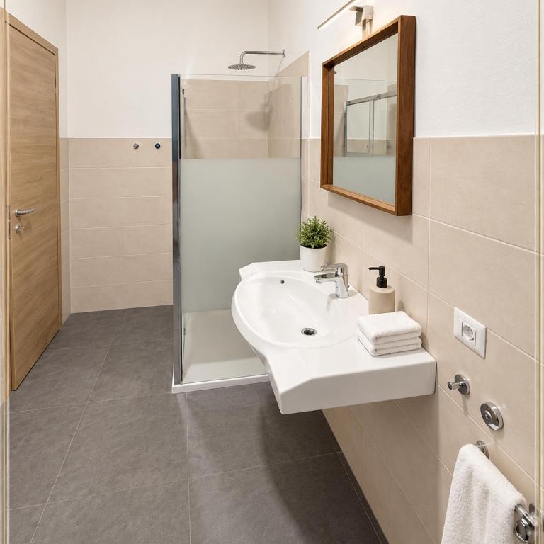 Sc Residence Parma - Camera Matrimoniale Standard con Bagno in Comune - 5