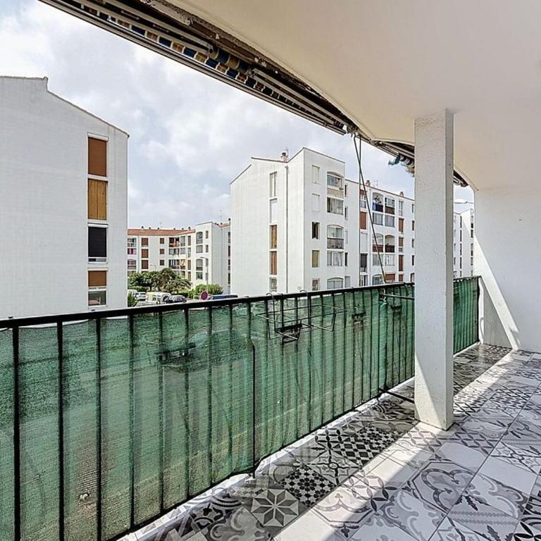 Appartement 102m2 rénové avec 3 chambres et balcons wifi - Apartment mit 1 Schlafzimmer - 10