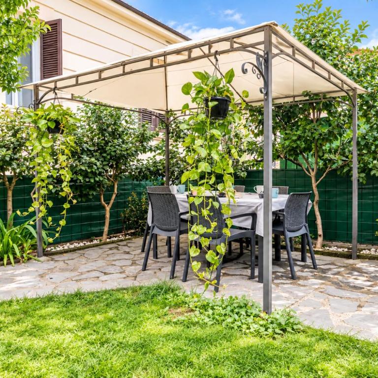 GuestHost - Alice Garden - Two-Bedroom Apartment - 1