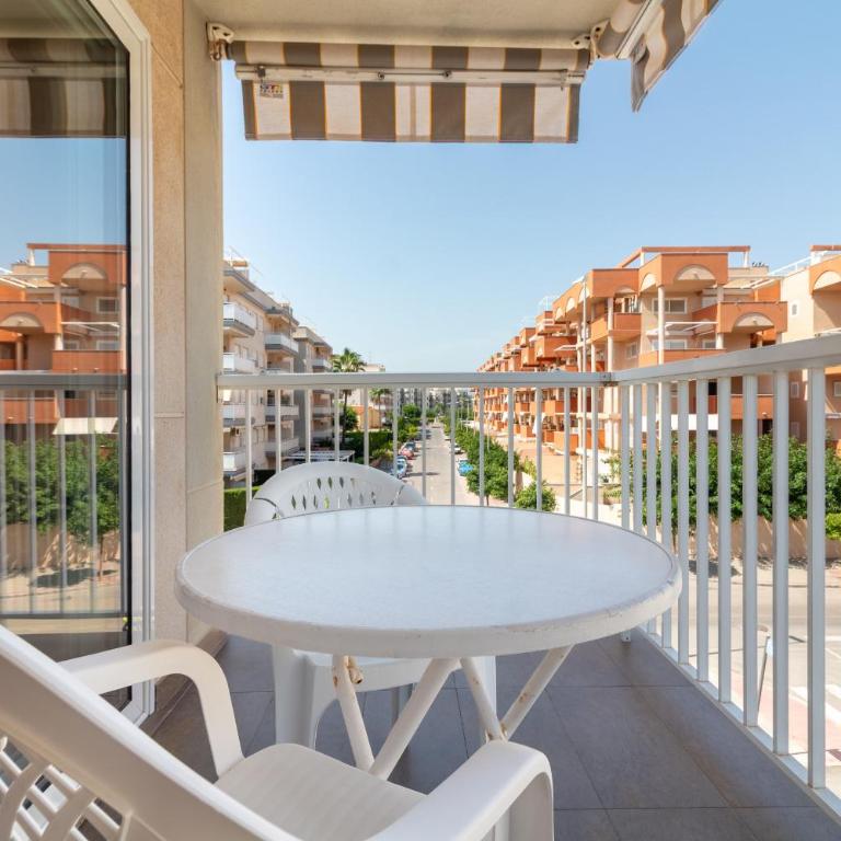 Global Vacacional, Bonito estudio con balcon esquinero cerca de la playa, Canet de Berenguer - Appartamento - 1