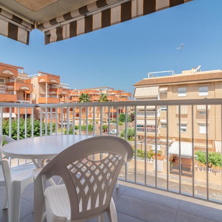 Global Vacacional, Bonito estudio con balcon esquinero cerca de la playa, Canet de Berenguer - Apartment - 2