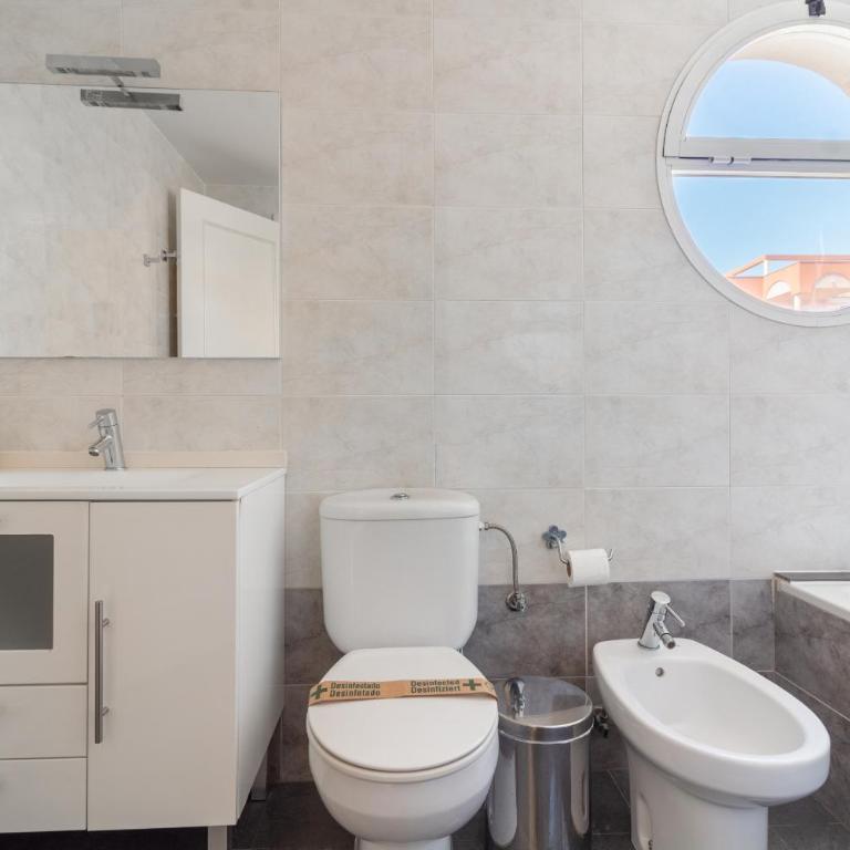 Global Vacacional, Bonito estudio con balcon esquinero cerca de la playa, Canet de Berenguer - Appartamento - 11