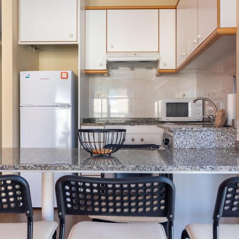 Global Vacacional, Bonito estudio con balcon esquinero cerca de la playa, Canet de Berenguer - Apartment - 9