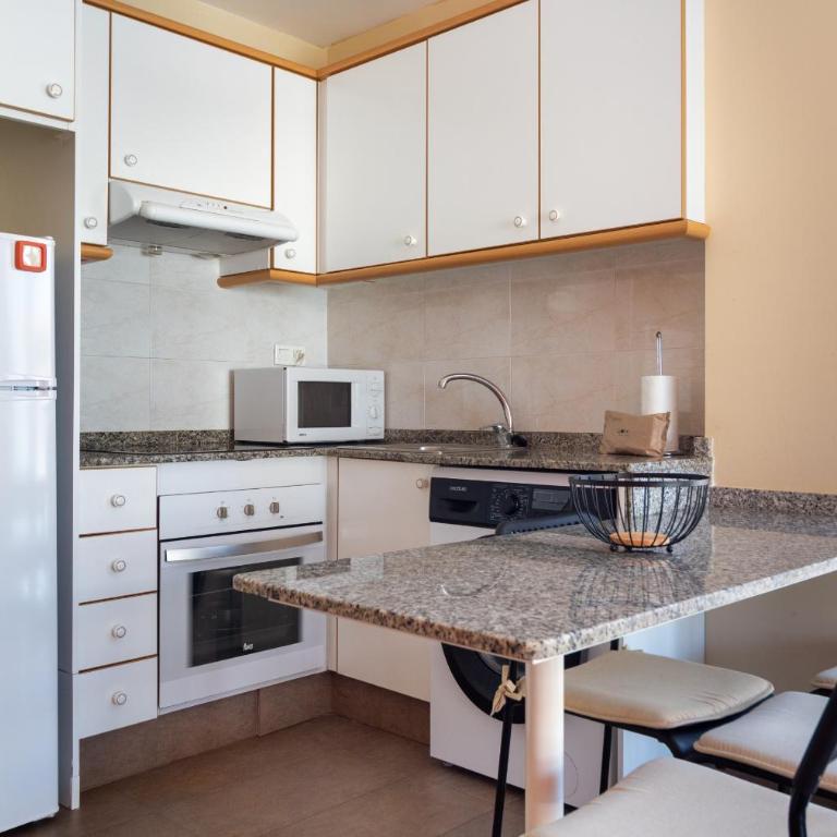 Global Vacacional, Bonito estudio con balcon esquinero cerca de la playa, Canet de Berenguer - Appartamento - 10
