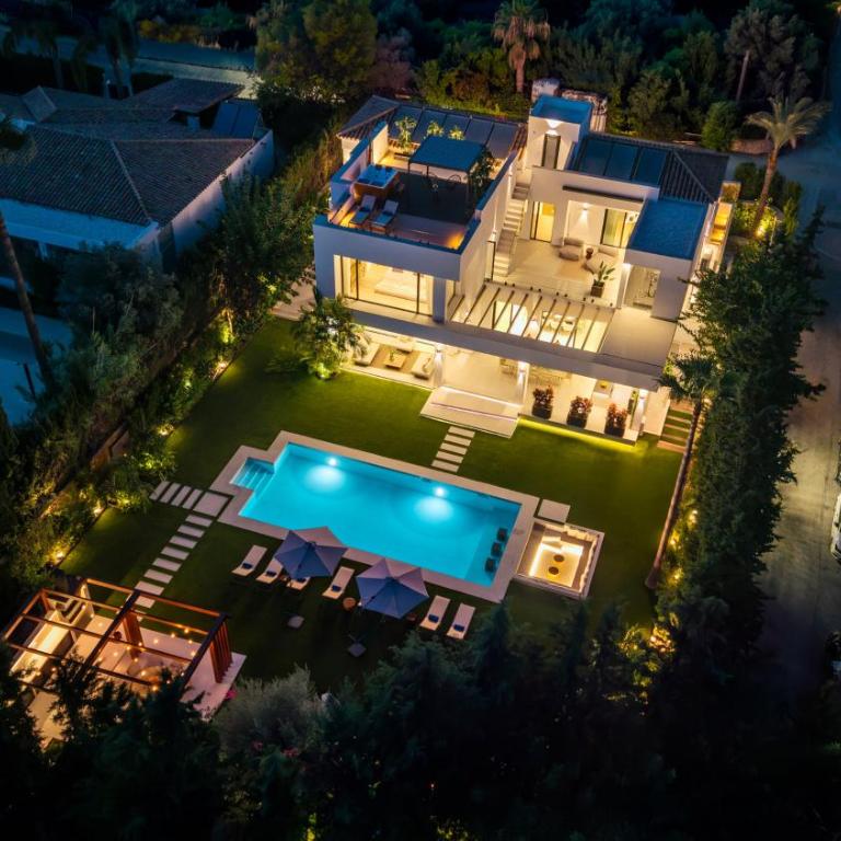 VACATION MARBELLA I Villa Confort, Private Heated Pool, Rooftop Jacuzzi, Gym, 5min Drive to the Beach, BBQ, 7 BDRS, Luxury Villa - Superior Villa - 44