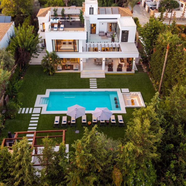 VACATION MARBELLA I Villa Confort, Private Heated Pool, Rooftop Jacuzzi, Gym, 5min Drive to the Beach, BBQ, 7 BDRS, Luxury Villa - Superior Villa - 57