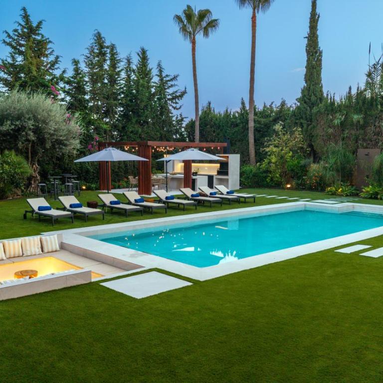 VACATION MARBELLA I Villa Confort, Private Heated Pool, Rooftop Jacuzzi, Gym, 5min Drive to the Beach, BBQ, 7 BDRS, Luxury Villa - Superior Villa - 56