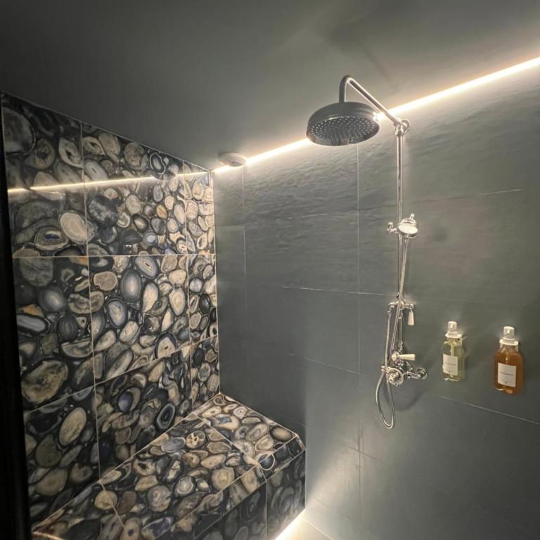 L'Odyssée - Suite balnéo immersive - One-Bedroom Apartment - 7
