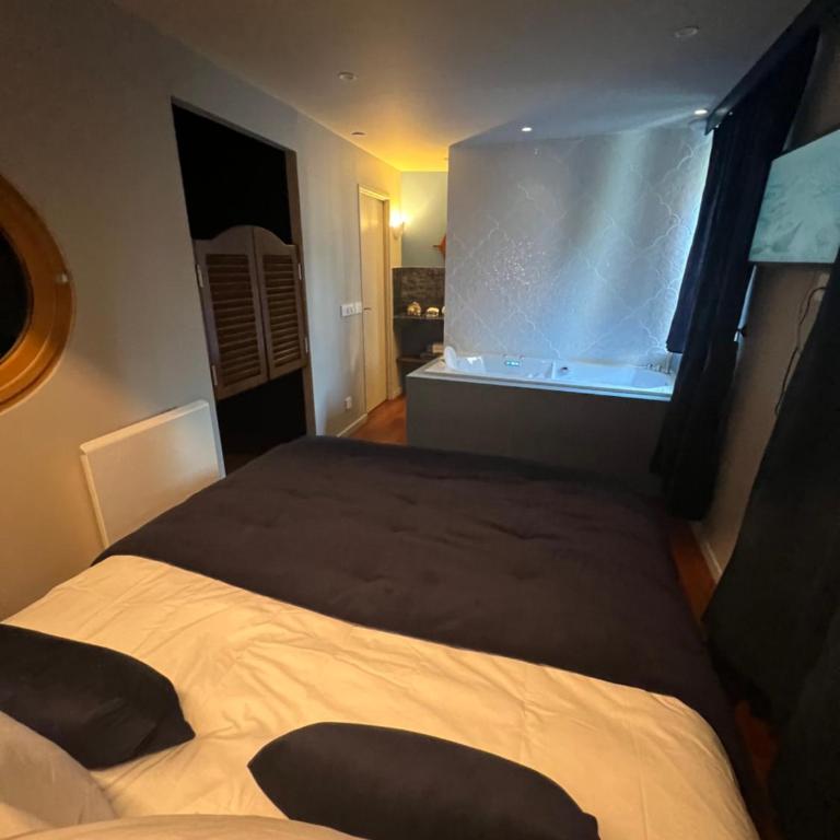 L'Odyssée - Suite balnéo immersive - One-Bedroom Apartment - 10